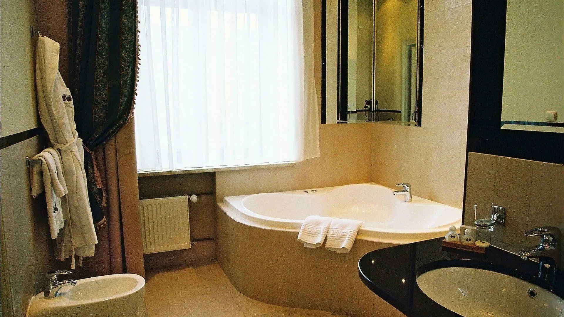 Ostoya Palace Hotel Cracóvia 4*,